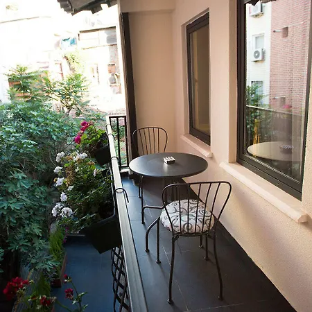 Long Apartment *