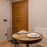 Long Apartment *